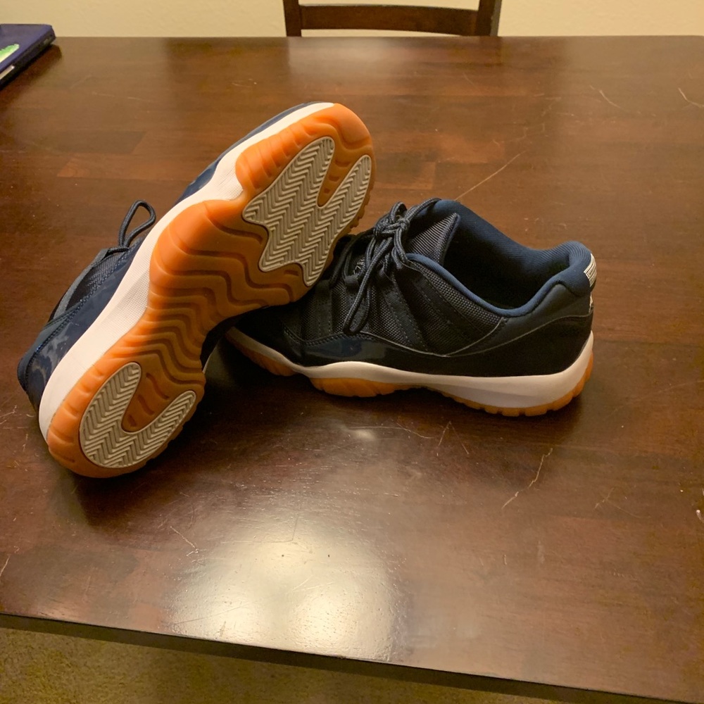 Jordan 11 Low “Navy/Gum”